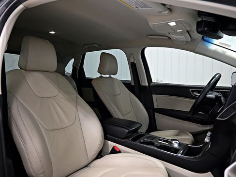 Used 2022 Ford Edge Titanium AWD/4WD image 25
