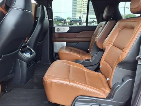 Used 2022 Lincoln Navigator L Reserve AWD/4WD image 5