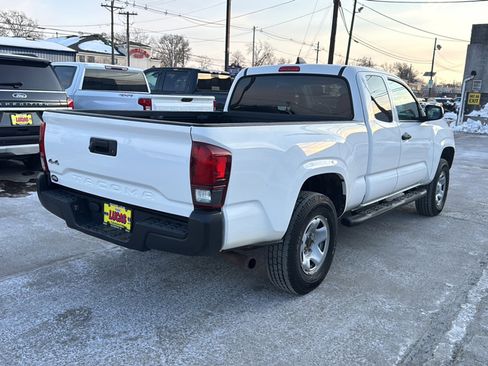 Used 2020 Toyota Tacoma SR image 5