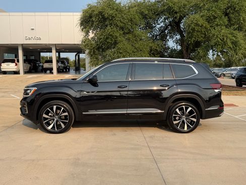 Used 2024 Volkswagen Atlas SEL Premium R-Line AWD/4WD image 3