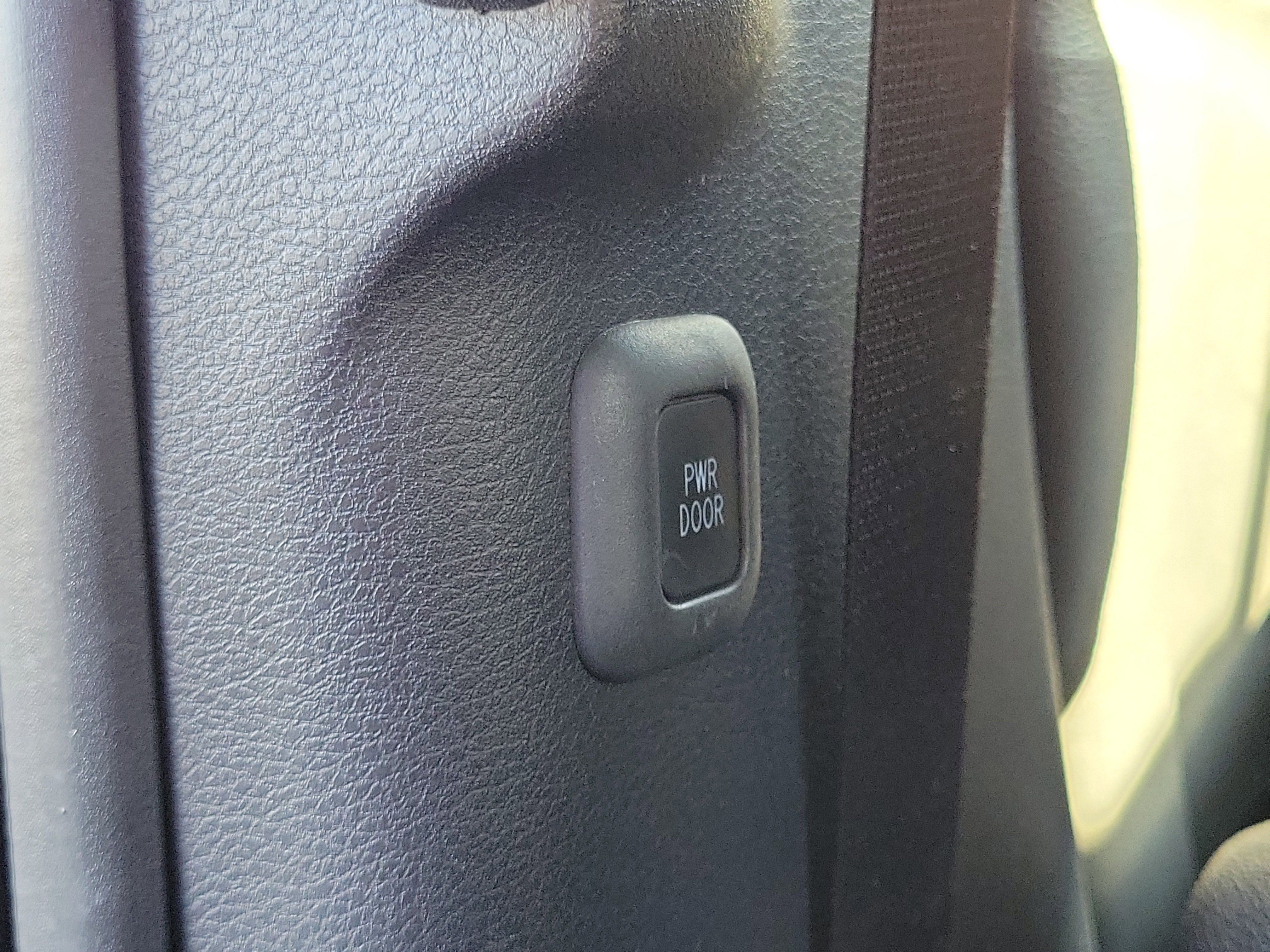 Used 2023 Toyota Sienna XSE FWD image 14