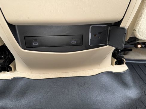 Used 2021 Cadillac Escalade Premium Luxury image 17