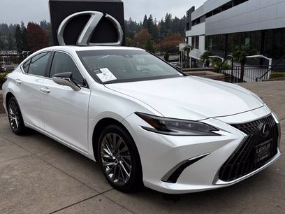 Certified 2024 Lexus ES 250 w/ Accessory Package (Z2)