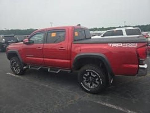 Used 2017 Toyota Tacoma TRD Off-Road w/ Tow Package (A/T) AWD/4WD image 3