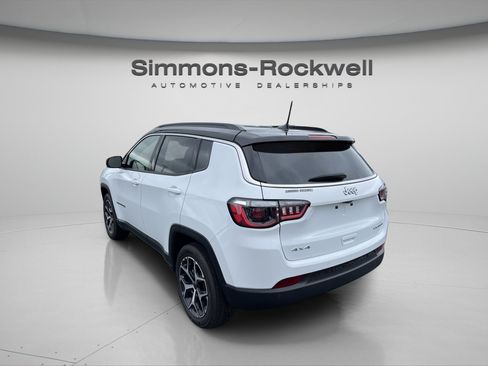 Used 2025 Jeep Compass Limited AWD/4WD image 3