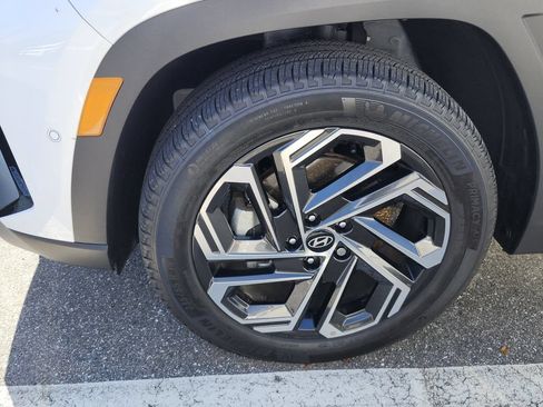 Certified 2025 Hyundai Tucson Limited AWD/4WD image 9