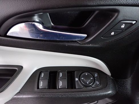 Used 2018 Chevrolet Equinox Premier image 21