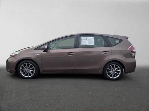 Used 2017 Toyota Prius V Five w/ Advanced Technology Package FWD image 6