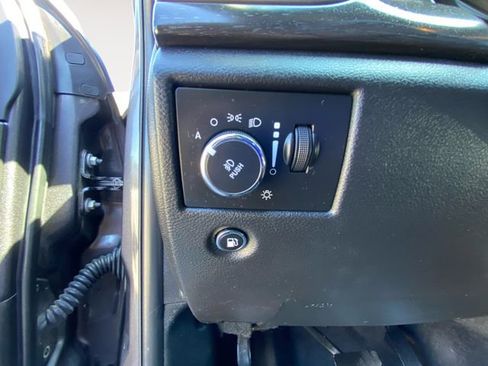 Used 2018 Jeep Grand Cherokee Altitude image 18