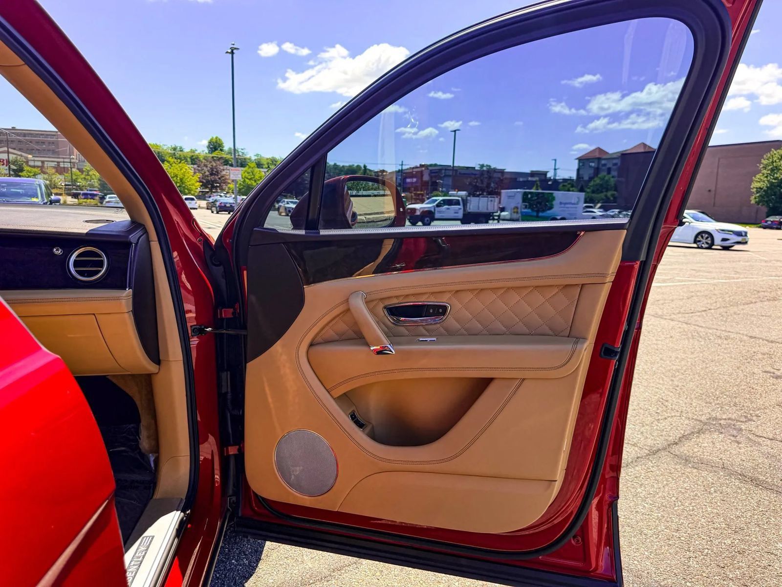 Used 2017 Bentley Bentayga AWD/4WD image 13