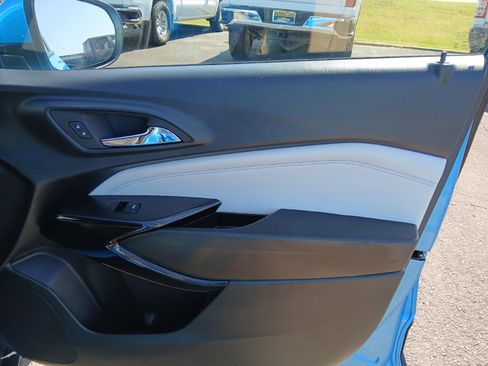Used 2025 Chevrolet Trax LT FWD image 23
