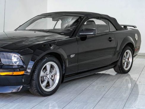 Used 2006 Ford Mustang GT RWD image 37