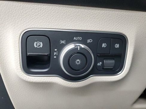 Used 2023 Mercedes-Benz GLB 250 4MATIC image 30