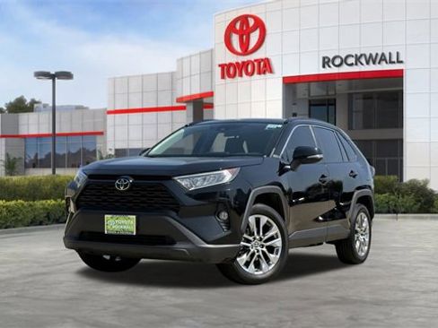 Used 2021 Toyota RAV4 XLE Premium image 1