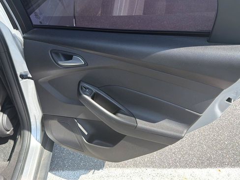 Used 2018 Ford Focus SE FWD image 15