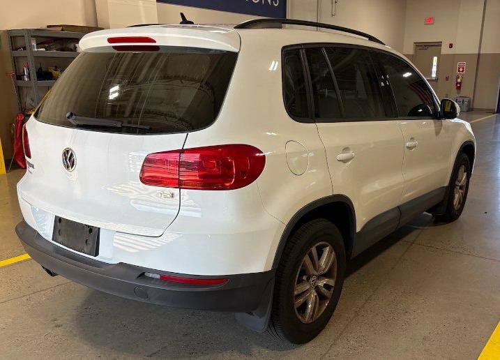 Used 2016 Volkswagen Tiguan S FWD image 3