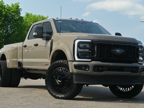 Used 2026 Ford F450 Platinum w/ Platinum Plus Package AWD/4WD image 2