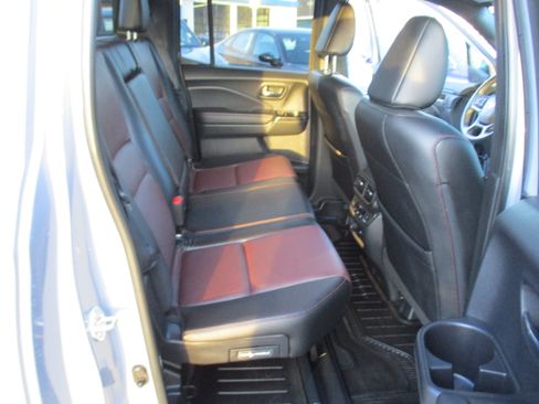 Certified 2024 Honda Ridgeline Black Edition image 14