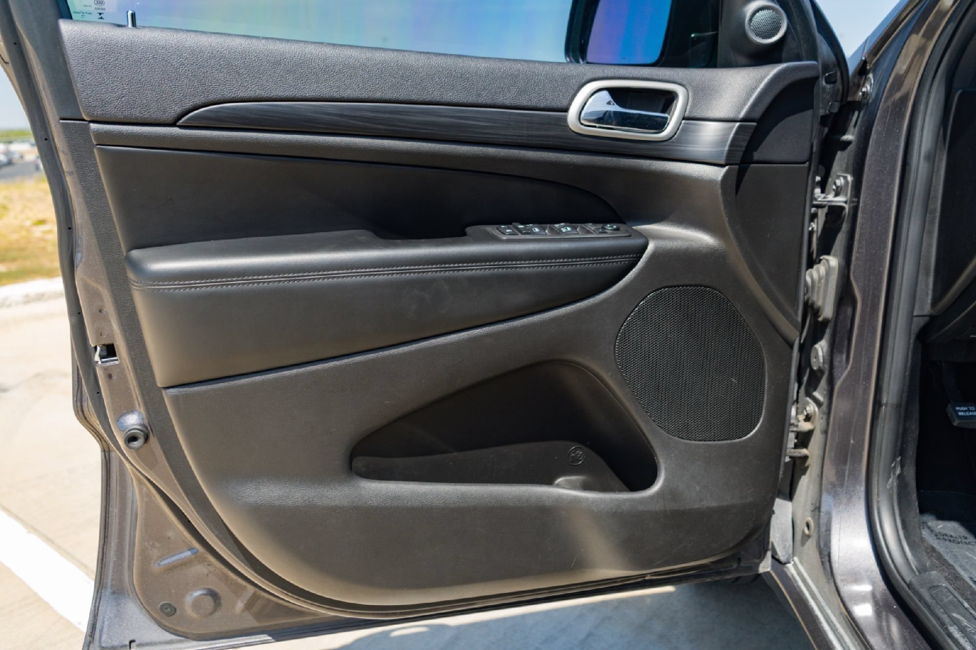Used 2019 Jeep Grand Cherokee Altitude RWD image 19
