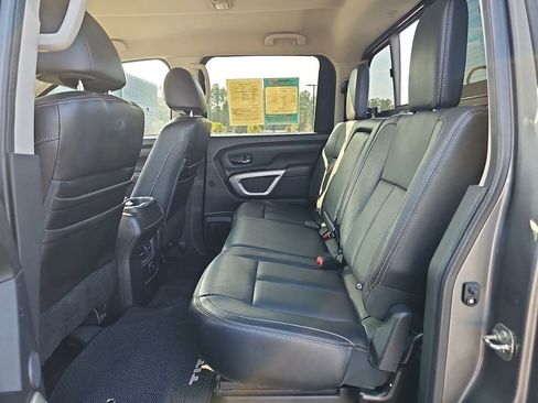 Used 2016 Nissan Titan SL image 16