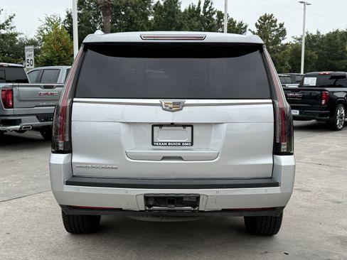 Used 2016 Cadillac Escalade Luxury RWD image 6