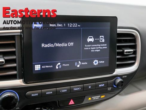 Used 2024 Hyundai Venue SEL image 19