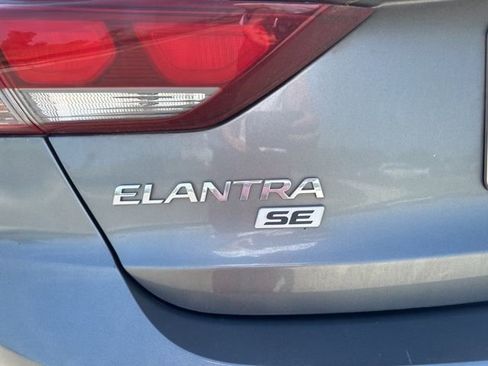 Used 2017 Hyundai Elantra SE FWD image 9