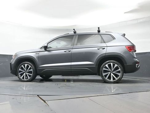 Used 2022 Volkswagen Taos SE FWD image 29