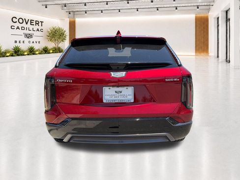 Certified 2025 Cadillac Optiq Sport 2 w/ LPO, Floor Liner Package AWD/4WD image 9