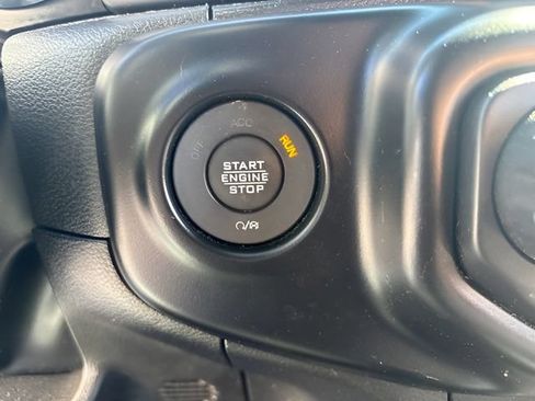 Used 2022 Jeep Gladiator Sport AWD/4WD image 18