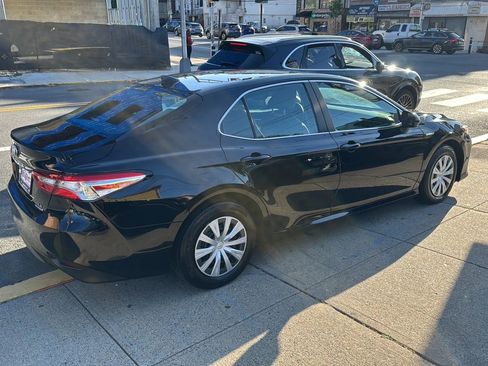 Used 2020 Toyota Camry LE image 5