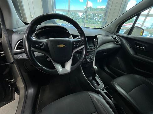 Used 2022 Chevrolet Trax LT w/ Driver Confidence Package AWD/4WD image 13