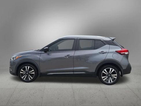 Used 2020 Nissan Kicks SR w/ SR Premium Package FWD image 3