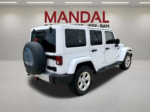 Used 2014 Jeep Wrangler Unlimited Sahara w/ Connectivity Group AWD/4WD image 5