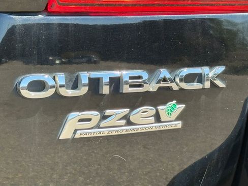 Used 2017 Subaru Outback 2.5i Limited image 11