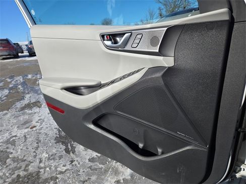 Used 2020 Hyundai Ioniq Limited image 21