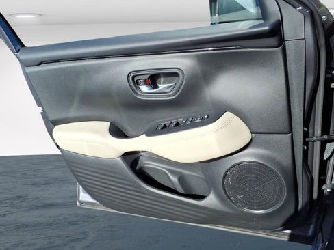 Used 2023 Honda HR-V LX image 25