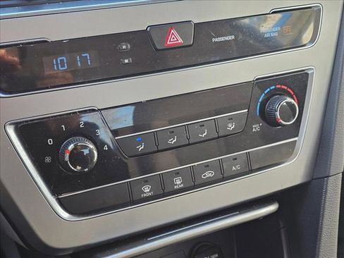 Used 2015 Hyundai Sonata SE image 25