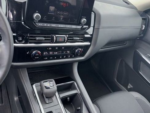 Used 2025 Nissan Pathfinder SV FWD image 8