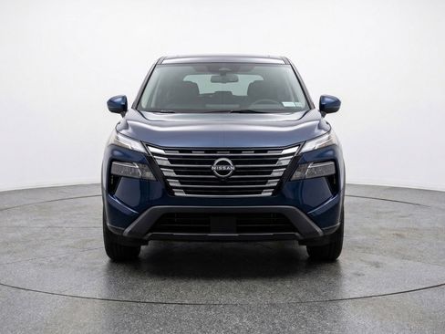 Used 2025 Nissan Rogue SV AWD/4WD image 2