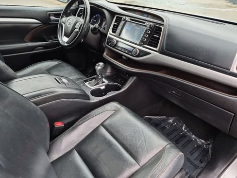Used 2018 Toyota Highlander XLE w/ Protection Package #3 AWD/4WD image 16
