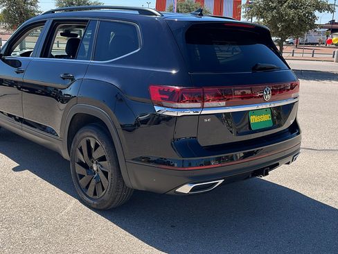 Used 2024 Volkswagen Atlas SE w/ Black Wheel Package image 6