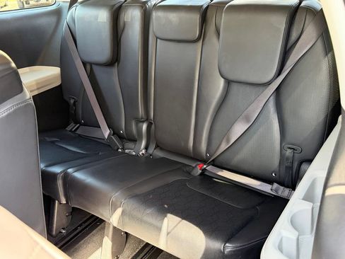 Used 2024 Kia Carnival EX FWD image 22