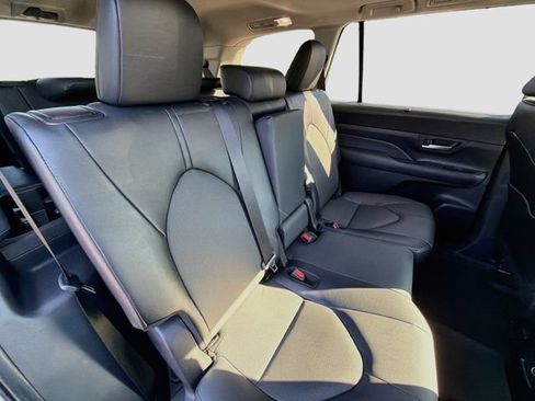 Used 2025 Toyota Grand Highlander AWD image 26
