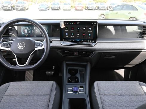 Used 2025 Volkswagen Tiguan S image 9