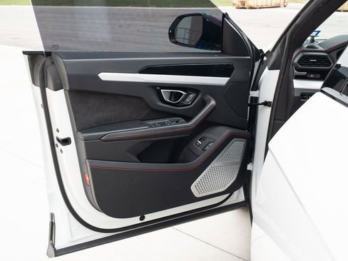 Used 2019 Lamborghini Urus image 22