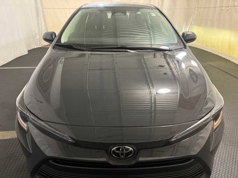 Used 2023 Toyota Corolla LE image 3
