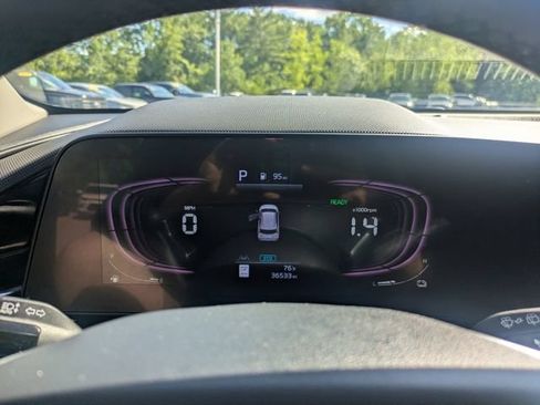 Used 2023 Kia Niro EX FWD image 23