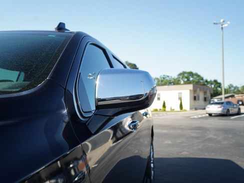 Used 2023 Chevrolet Suburban Premier AWD/4WD image 23