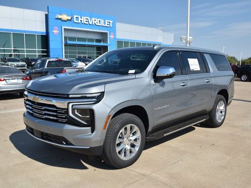 New 2026 Chevrolet Suburban Premier image 7